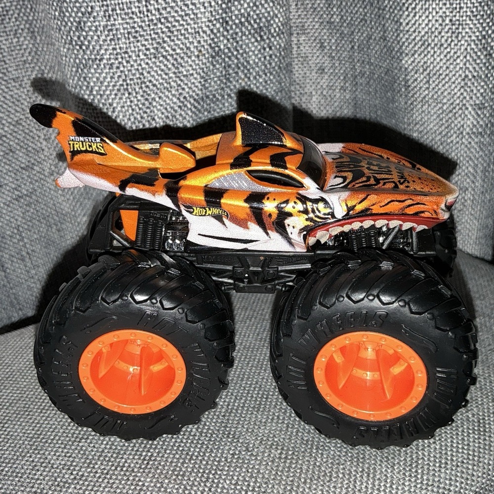 HOT WHEELS MONSTER TRUCKS‎ TIGER SHARK ORANGE & BLACK 1:64 DIECAST 3 3/4" TRUCK